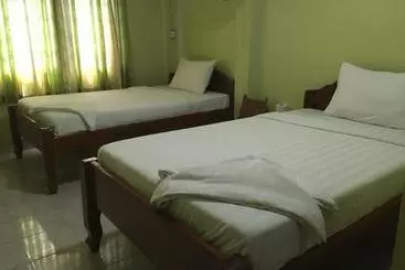 هتل Pra Tna Guesthouse