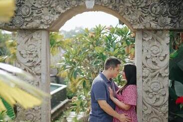 호텔 The Alena Resort A Pramana Experience