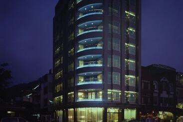 هتل The Crystal Resort Sun Moon Lake