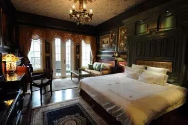 Otel The Old England Manor