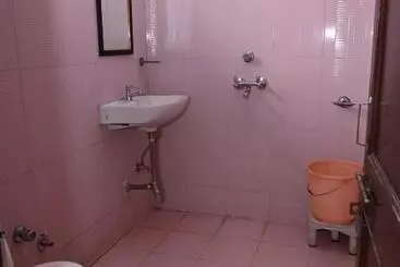 هتل Sarva Darshan Ashram
