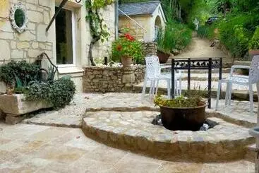 Aamiaismajoitus (B&B) Les Troglos De Cumeray