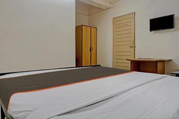 Отель Thakkar Lodge