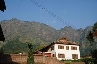 Pensione Aubiz Villa