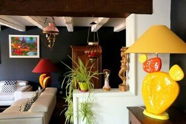 تختخواب و صبحانه La Villa Léa