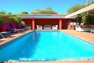 تختخواب و صبحانه La Villa Léa