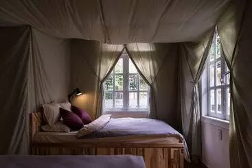 هتل Yolo Camping House   Hostel