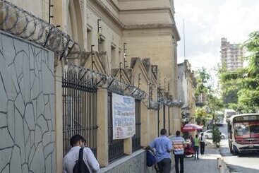 هتل Tacuari Suites