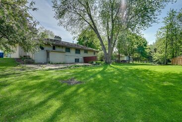 Landhus Cozy Minneapolis Home W/ Air Hockey, Near Downtown
