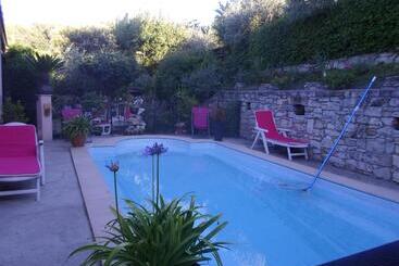 민박 La Sapiniére  Chambres Climatisées