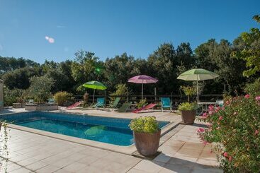 تختخواب و صبحانه Le Mas Pinede