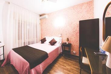 Quari Hotel Restaurant & Pizza