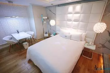 Mmmotel