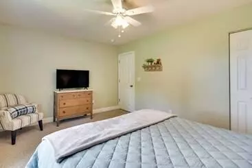 Mökkimajoitus Blue Ridge Mountain Home W/ Sunroom: Pets Welcome