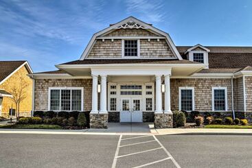 Gîte Rural Bright Ocean View Home W/ Resort Pools: Near Beach