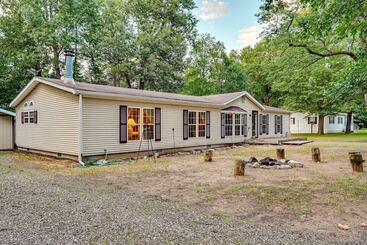 Mökkimajoitus Caseville Home: Walk To Beach On Lake Huron!