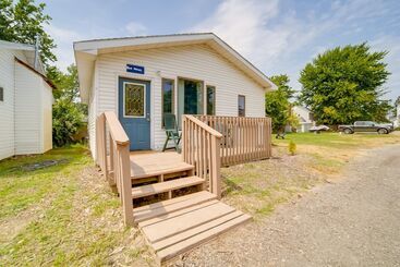 Charming Lake Erie Cottage On Main Strip!