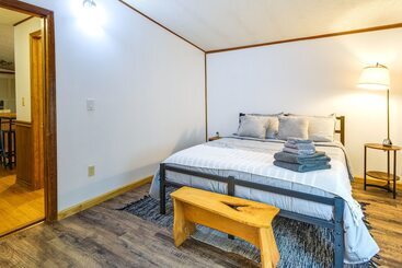 Kır Evi Charming Watkins Glen Home W/ Deck & Yard!