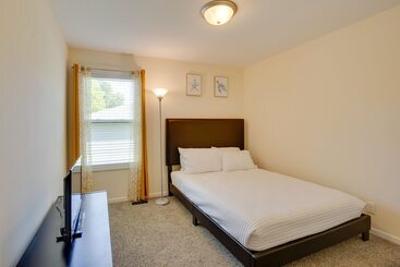 별장 Family Friendly Lansing Home With Covered Balcony!