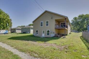 Landhaus Family Friendly Lansing Home With Covered Balcony!