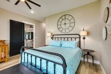 بيت ريفى Lakefront Onalaska Home W/ Screened In Porch!