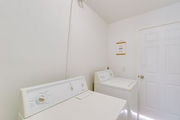 קוטג'' Riverfront Florida Retreat W/ Pool, Patio & Grill!