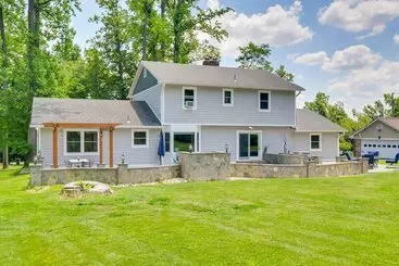 コテージ Rockville Home: Patio Oasis, Fireplace, Near Dc!