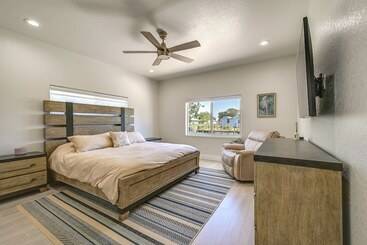 Сельский дом Sebring Serenity: Waterfront Retreat W/ Boat Dock!