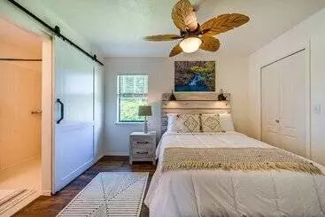 コテージ Secluded Broken Bow Escape W/ Fishing Pond & Pier!