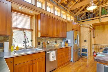 بيت ريفى Serene Pacific Getaway: Deck, Grill & Fire Pit!