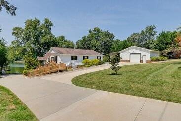 Vakantiehuisje Spacious Lake Norman Retreat W/ Boat Ramp!