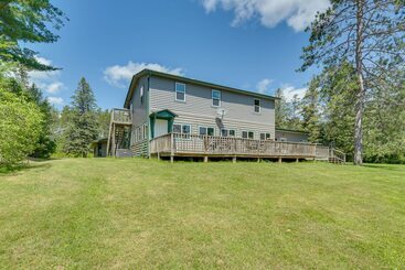 Hus på landet Spacious Winter Retreat W/ River Access + Kayaks!