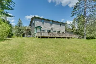 コテージ Spacious Winter Retreat W/ River Access + Kayaks!