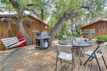 Gîte Rural Waterfront Spicewood Home: Deck, Fire Pit & Grill
