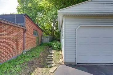 Mökkimajoitus Welcoming Willoughby Home: 1 Mi To Historic Dtwn