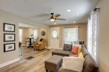 Casa Rural Welcoming Willoughby Home: 1 Mi To Historic Dtwn