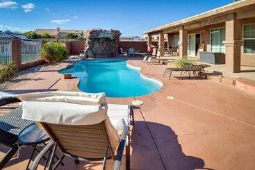 کلبه Bullhead City Vacation Rental: Private Pool & Spa!