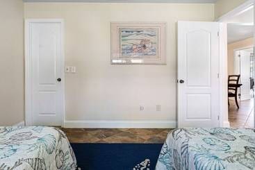 بيت ريفى Cape Coral Vacation Rental: Heated Pool & Lanai!