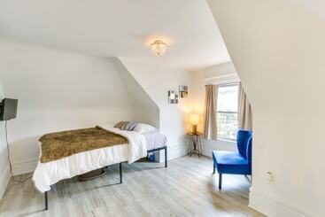 Dom wiejski Charming Newark Home In Historic District!