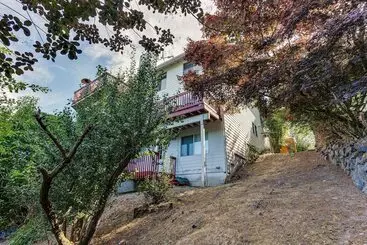 コテージ Federal Way Vacation Rental: Bay & Mountain Views!