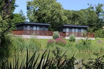 Beautiful Open Plan Lakeside Lodge In Shearsby