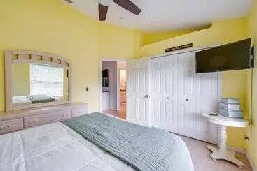 コテージ Marco Island Vacation Rental: Heated Pool & Lanai!
