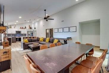 Сельский дом Lake Harmony Resort Home W/ Deck 4 Mi To Skiing!