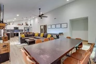 コテージ Lake Harmony Resort Home W/ Deck   4 Mi To Skiing!