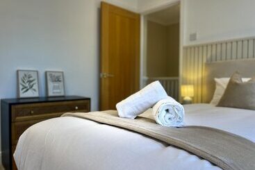 إقامة Stylish 3 Bed House In Hornchurch Free Parking