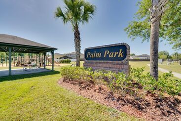 Dom wiejski Kissimmee Home: Pool, Game Room & Lake Views!