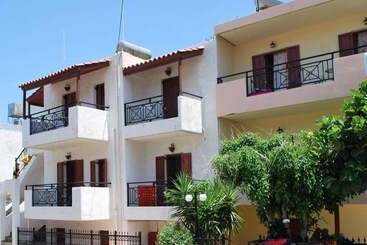 ホテル Koula Apartments