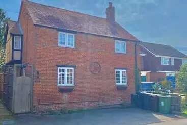 Oxfordshire Village Cottage With Private Garden