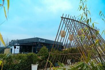 Отель Kavaali Stays