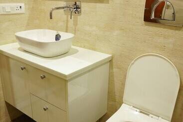 Lime Tree Hotel The Pulkit